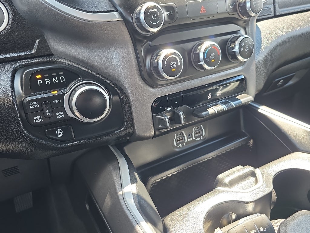 2022 RAM 1500 Big Horn Crew Cab 4x4 5'7" Box