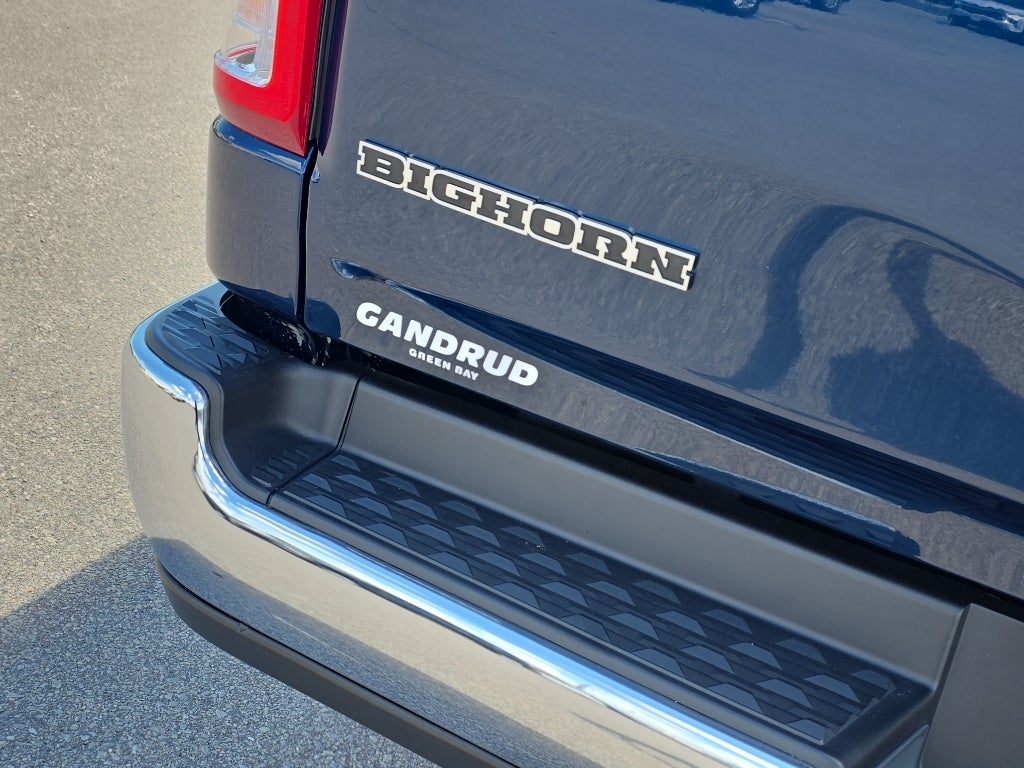2022 RAM 1500 Big Horn Crew Cab 4x4 5'7" Box