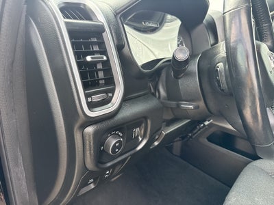 2020 RAM 1500 Big Horn Crew Cab 4x4 5'7" Box