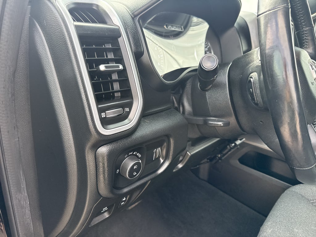 2020 RAM 1500 Big Horn Crew Cab 4x4 5'7" Box