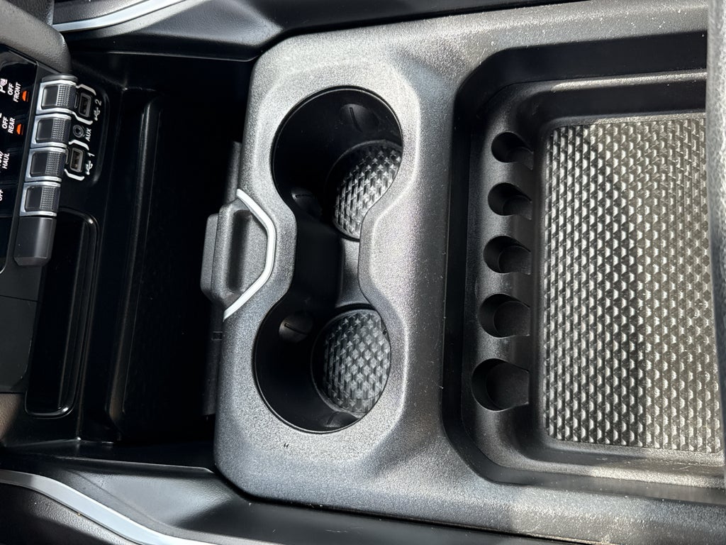 2020 RAM 1500 Big Horn Crew Cab 4x4 5'7" Box