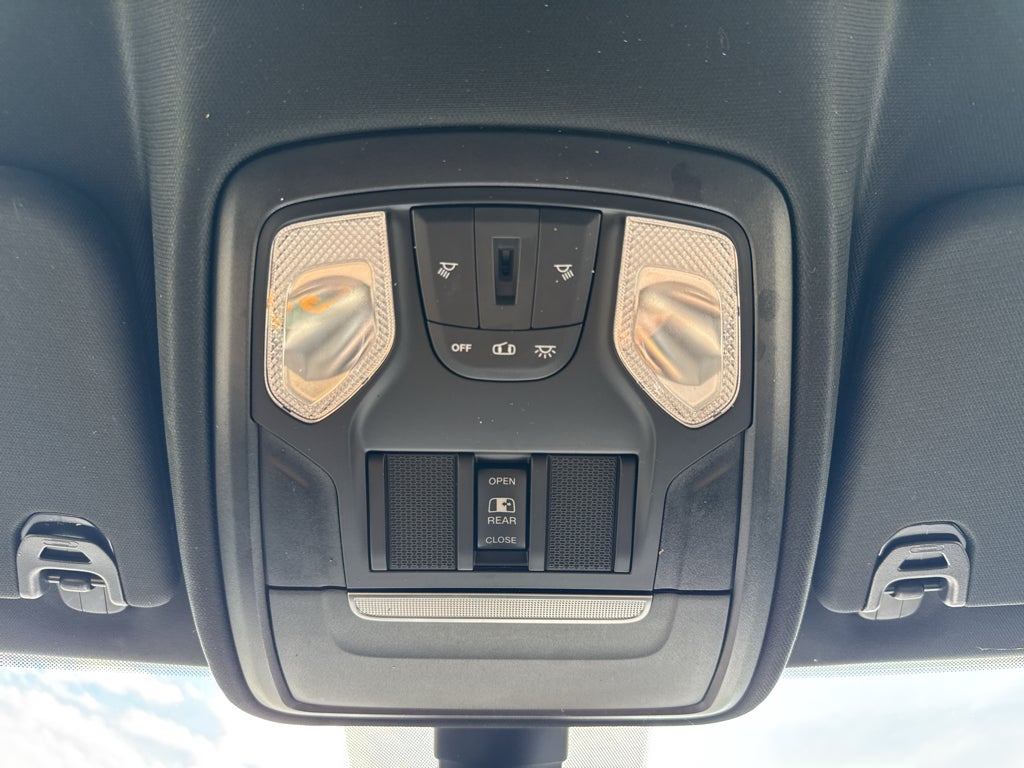 2020 RAM 1500 Big Horn Crew Cab 4x4 5'7" Box