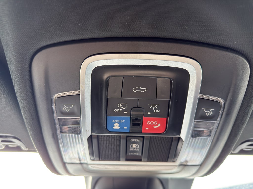 2022 RAM 1500 Limited Crew Cab 4x4 5'7" Box