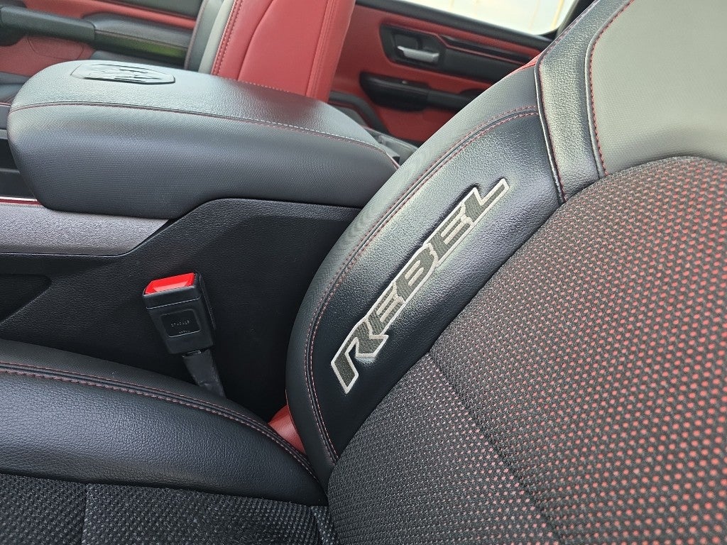 2025 RAM RAM 1500 Base