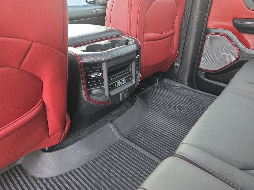 2025 RAM RAM 1500 Base