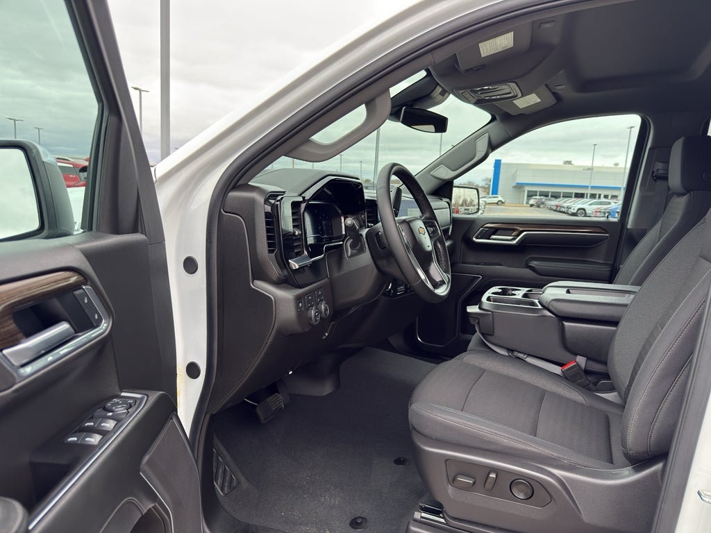 2025 Chevrolet Silverado 1500 LT