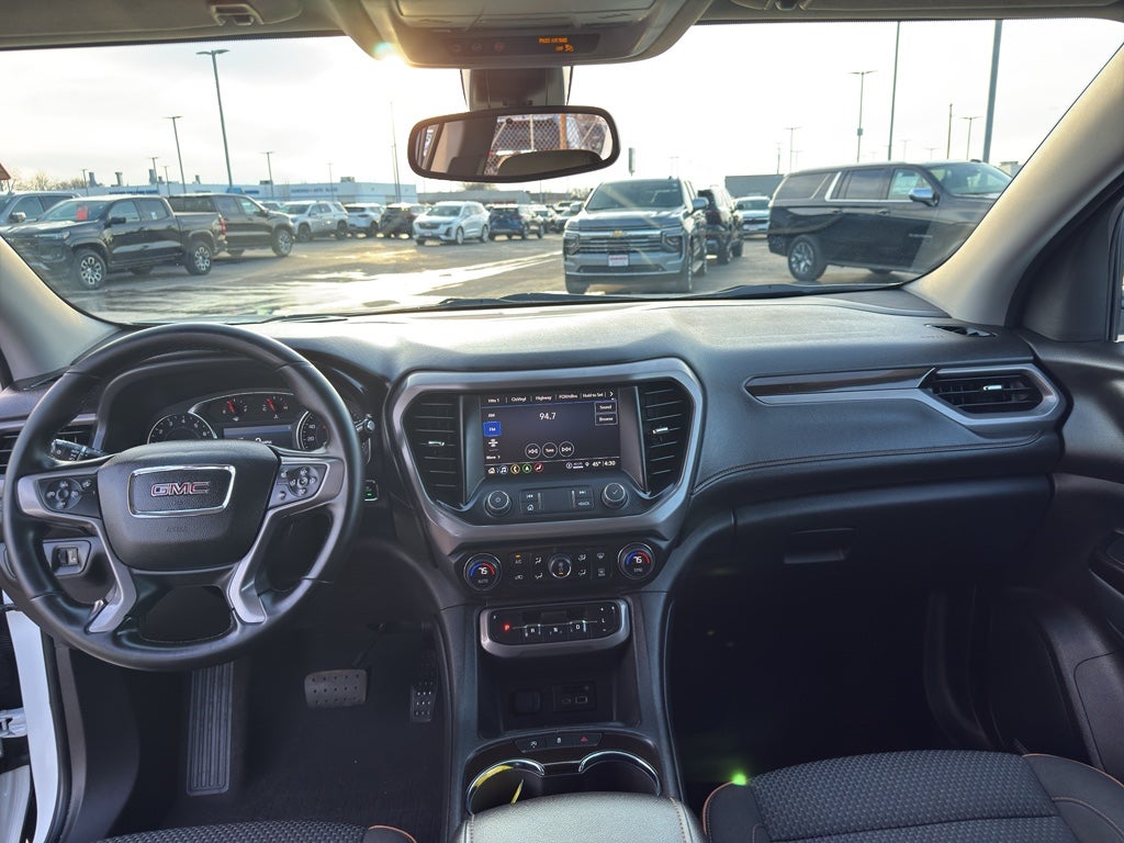 2023 GMC Acadia AT4
