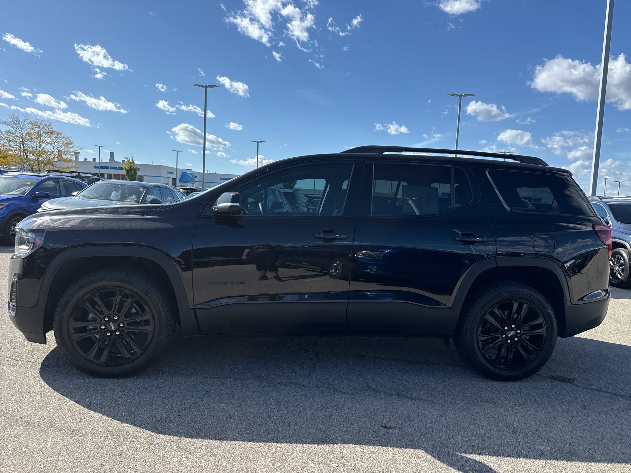2023 GMC Acadia SLE