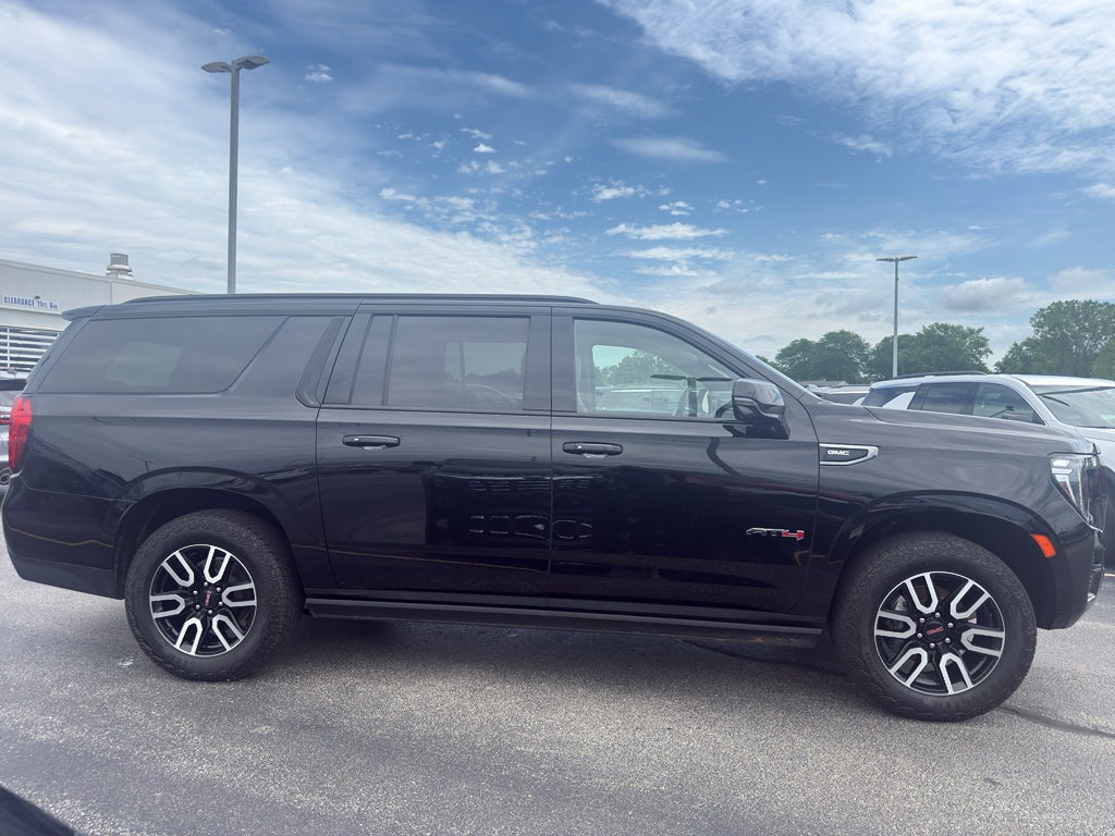 2023 GMC Yukon XL AT4