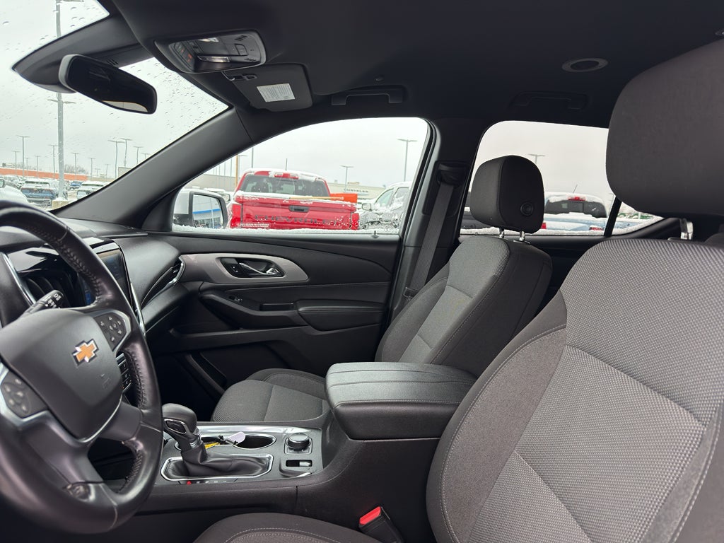 2022 Chevrolet Traverse LT Cloth