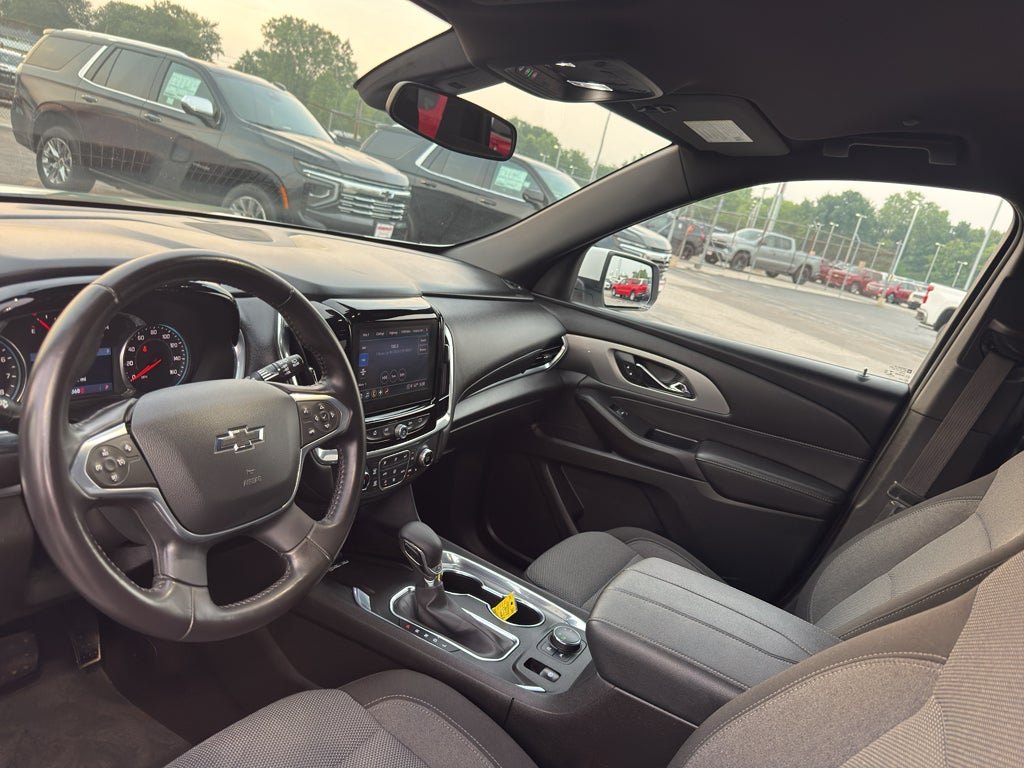 2022 Chevrolet Traverse LT Cloth