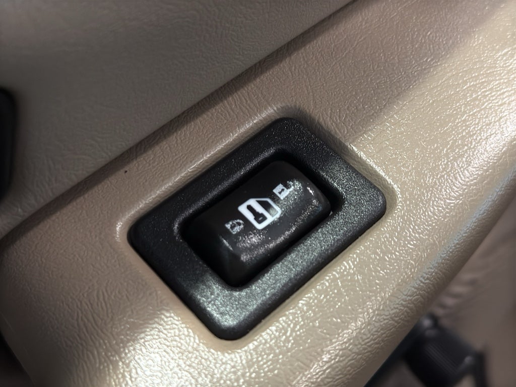 2004 GMC Sierra 1500 REG CAB 4WD 119WB