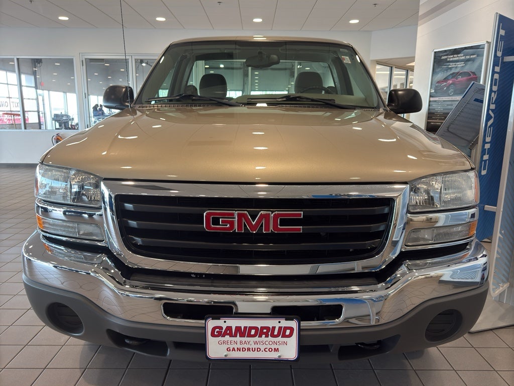 2004 GMC Sierra 1500 REG CAB 4WD 119WB