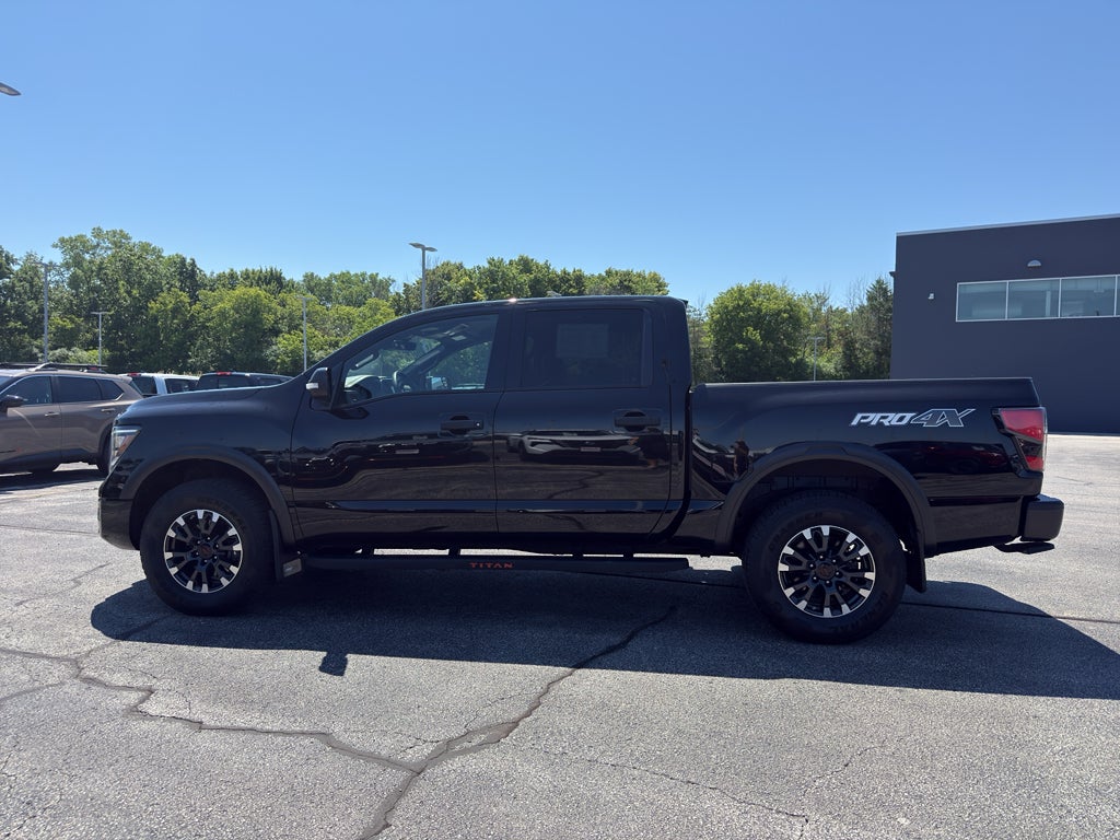 2023 Nissan TITAN Crew Cab PRO-4X 4x4