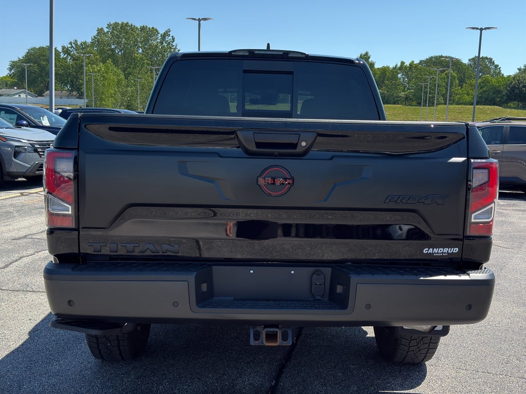 2023 Nissan TITAN Crew Cab PRO-4X 4x4