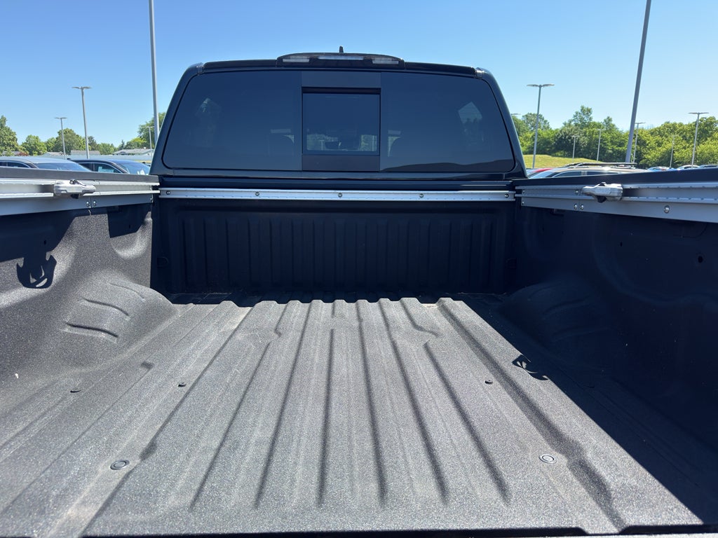 2023 Nissan TITAN Crew Cab PRO-4X 4x4