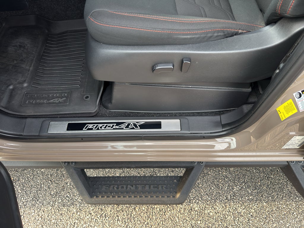2023 Nissan Frontier Crew Cab PRO-4X 4x4
