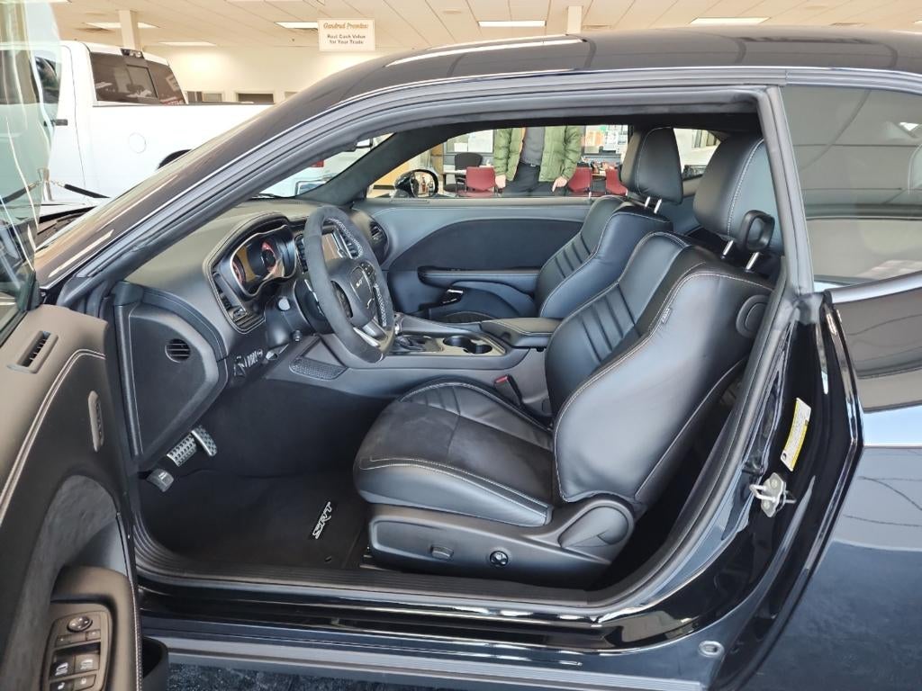 2023 Dodge CHALLENGER Base