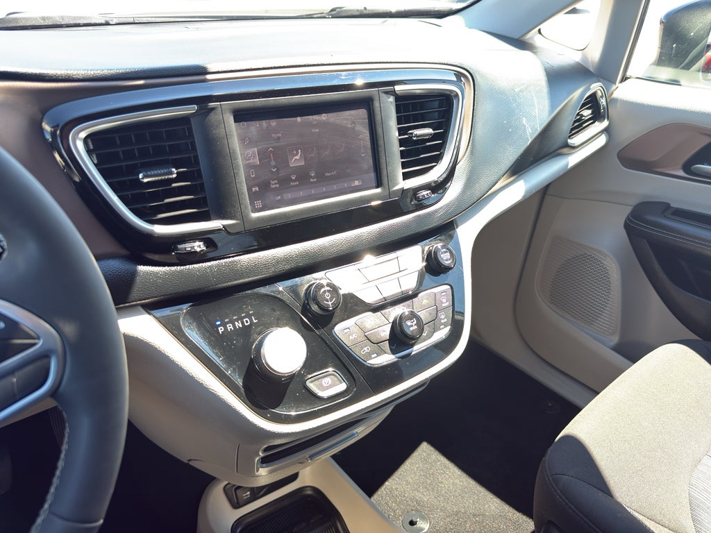 2024 Chrysler Voyager LX