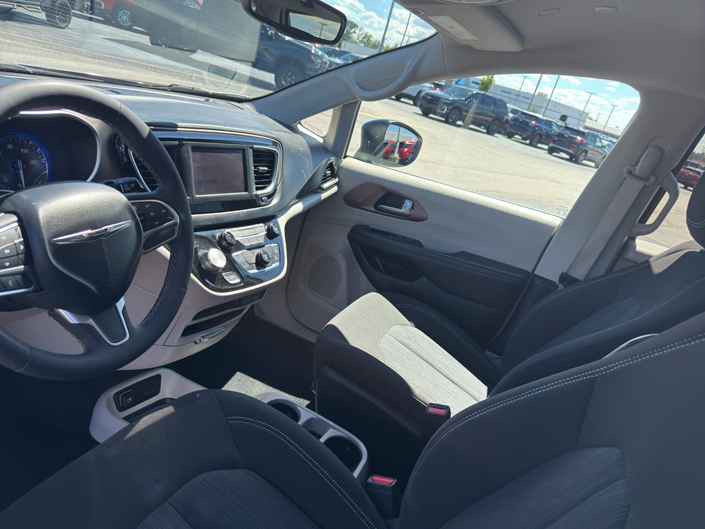 2024 Chrysler Voyager LX