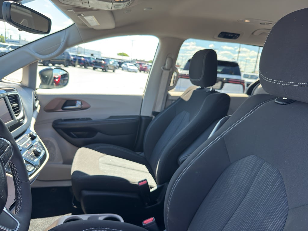 2024 Chrysler Voyager LX