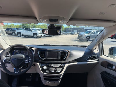 2024 Chrysler Voyager LX