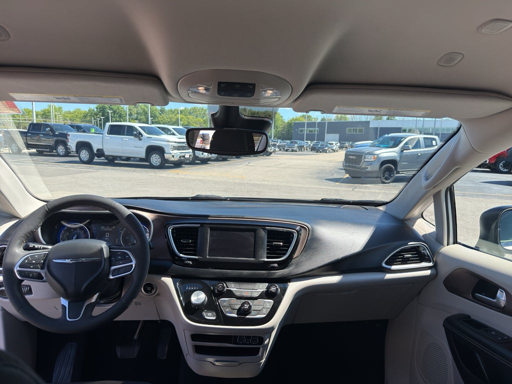 2024 Chrysler Voyager LX