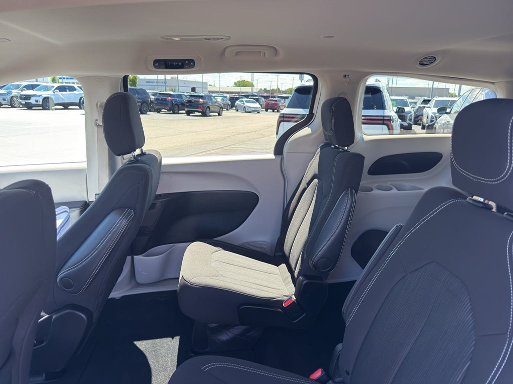2024 Chrysler Voyager LX
