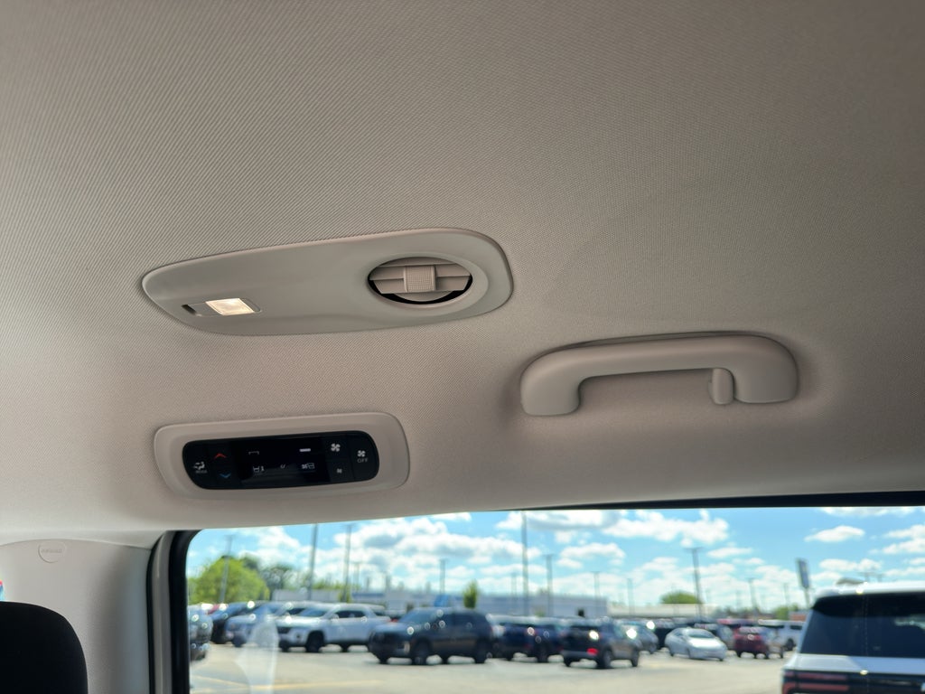 2024 Chrysler Voyager LX