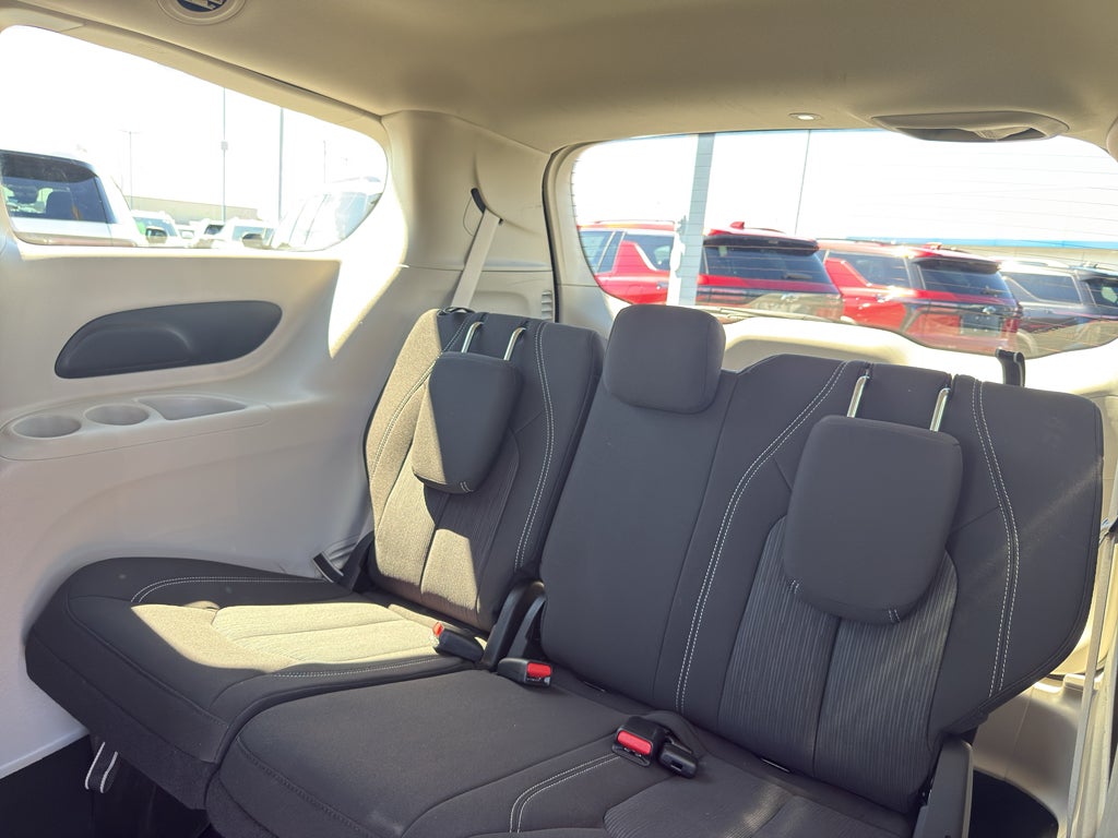 2024 Chrysler Voyager LX