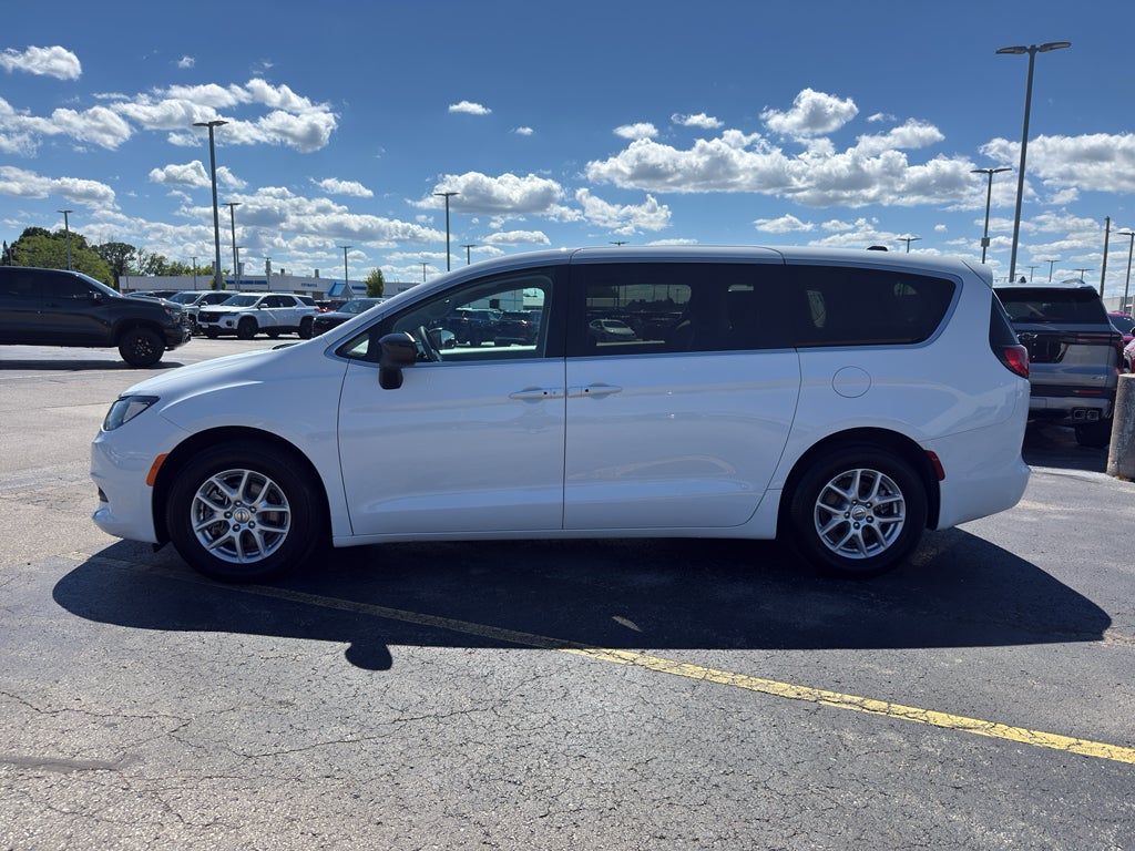 2024 Chrysler Voyager LX