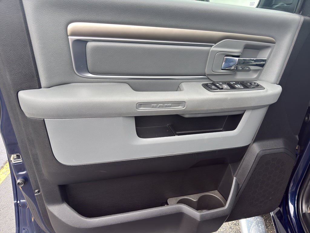 2018 RAM 1500 Big Horn Crew Cab 4x4 5'7" Box