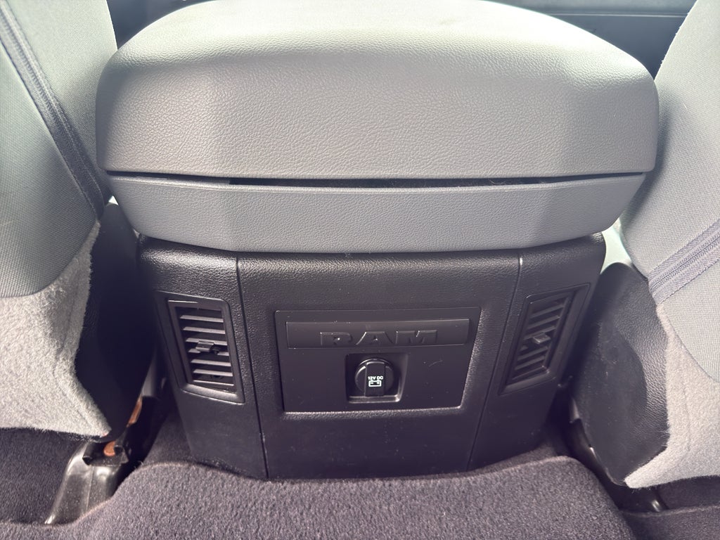 2018 RAM 1500 Big Horn Crew Cab 4x4 5'7" Box