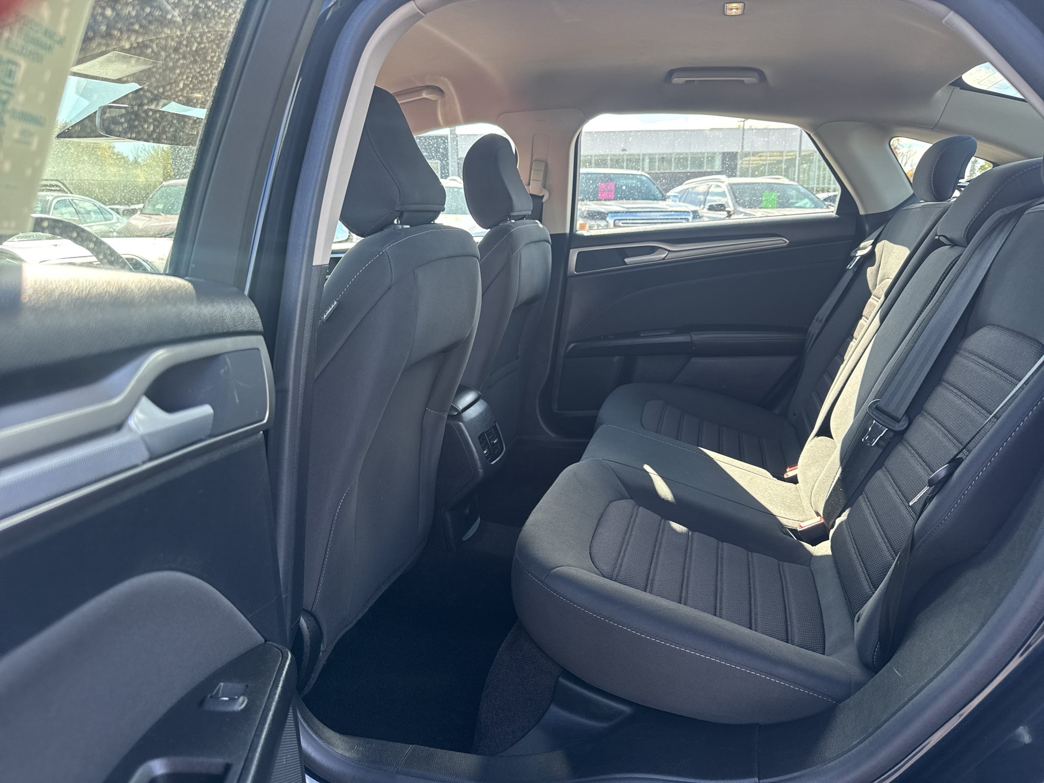 2020 Ford Fusion SE - Photo 12