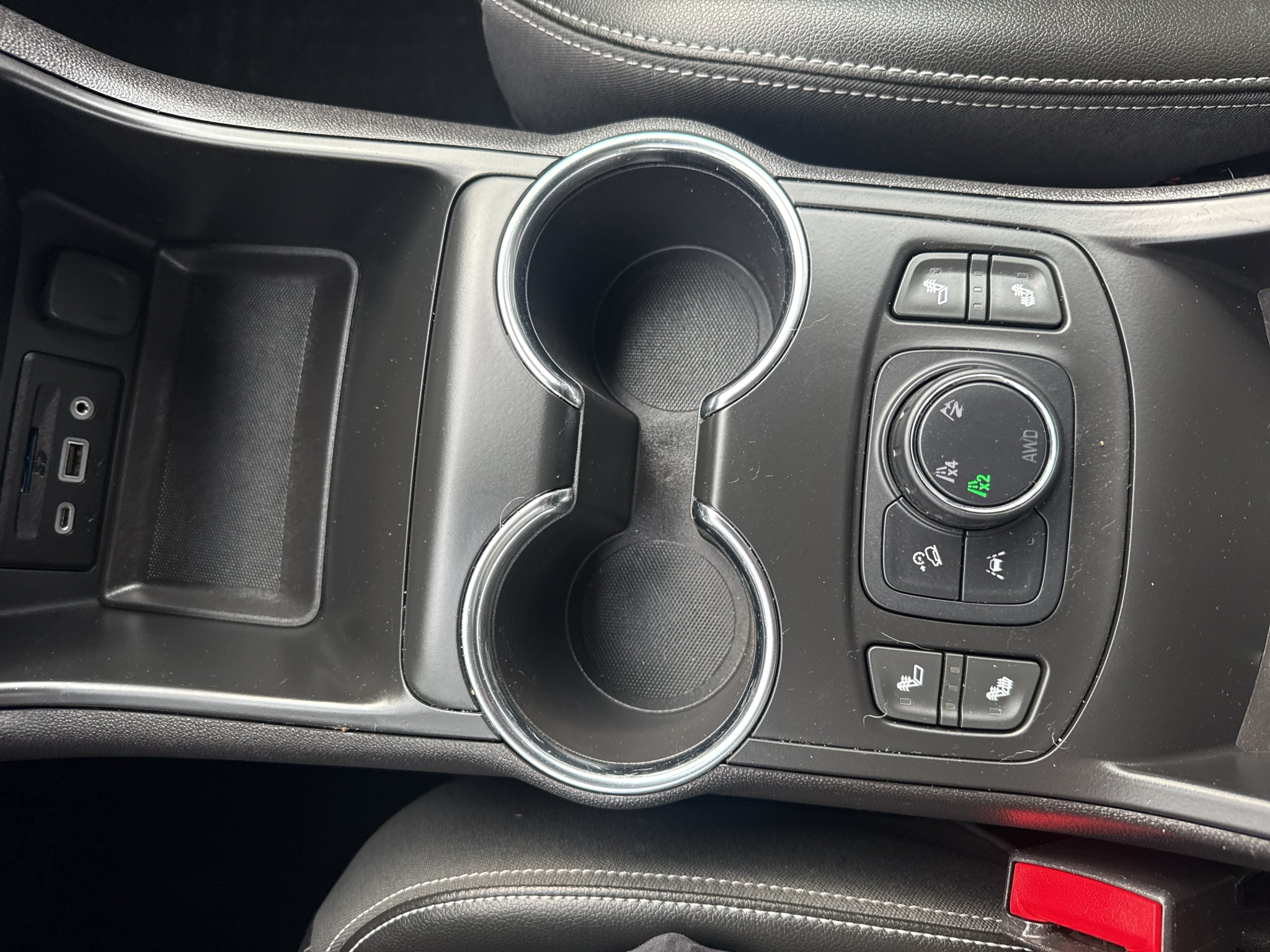 2024 GMC Terrain SLT - Photo 9