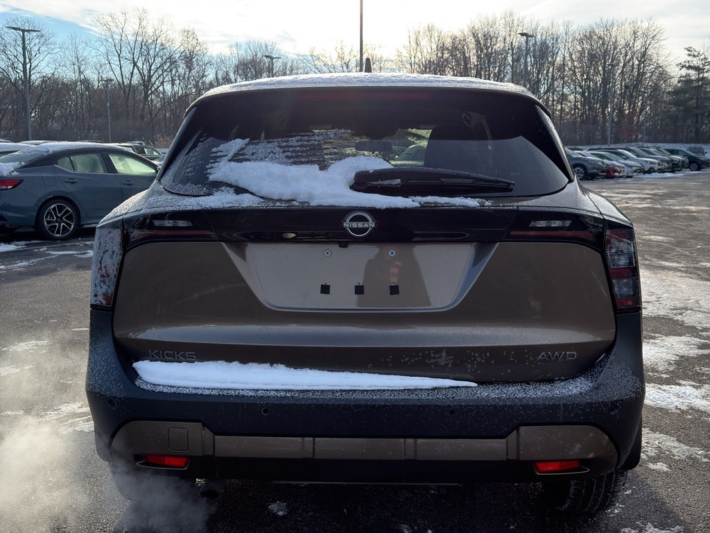 2025 Nissan Kicks SV