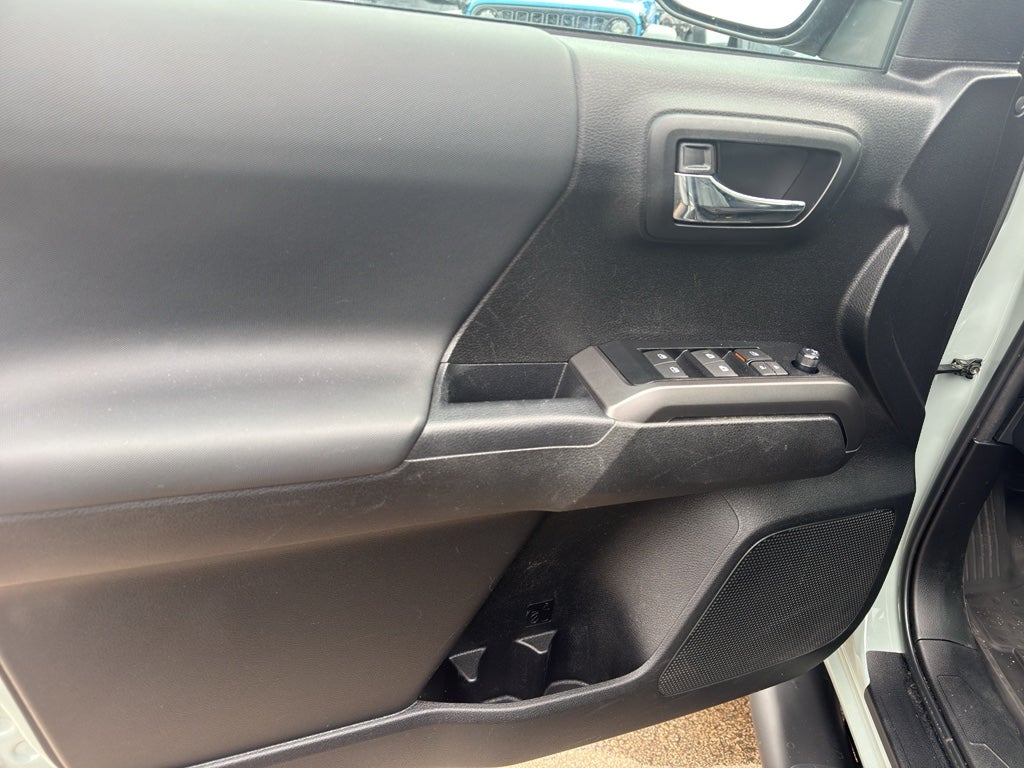 2022 Toyota Tacoma 4WD SR