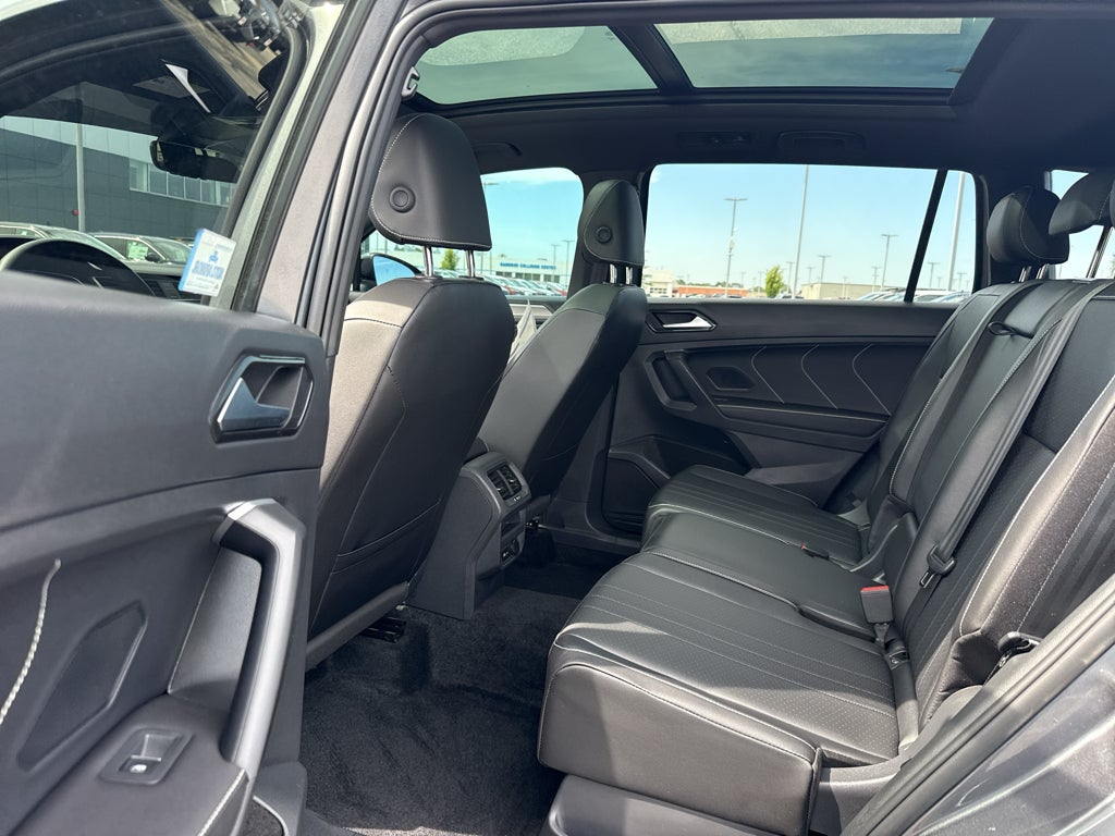 2024 Volkswagen Tiguan 2.0T SE R-Line Black