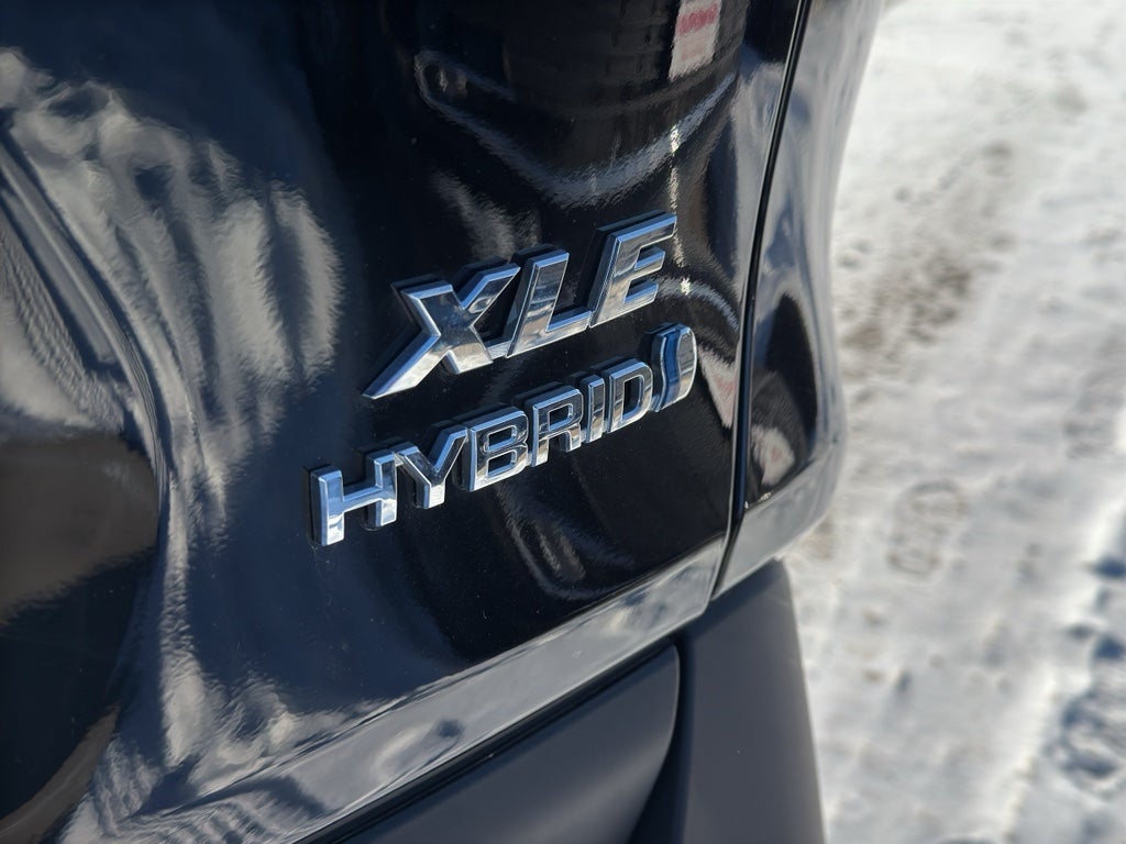 2021 Toyota RAV4 Hybrid XLE