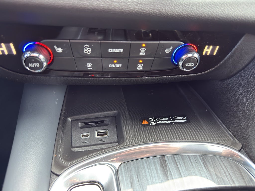 2022 Buick Enclave Essence