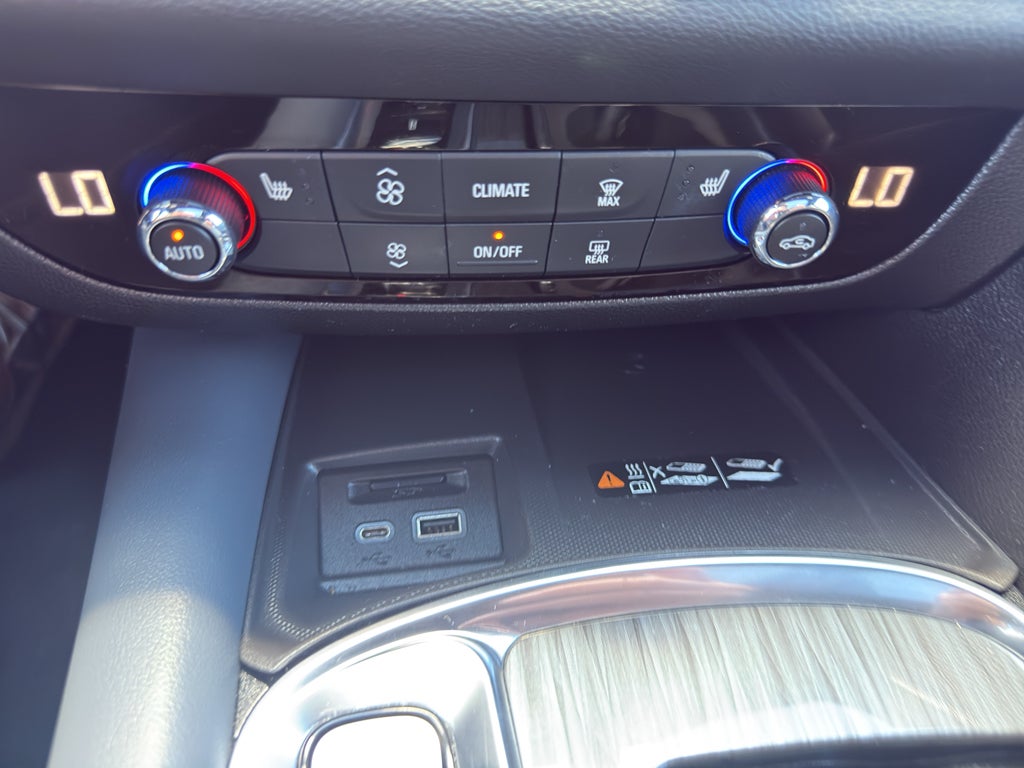 2024 Buick Enclave Essence