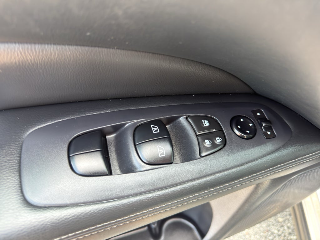 2017 Nissan Pathfinder SL