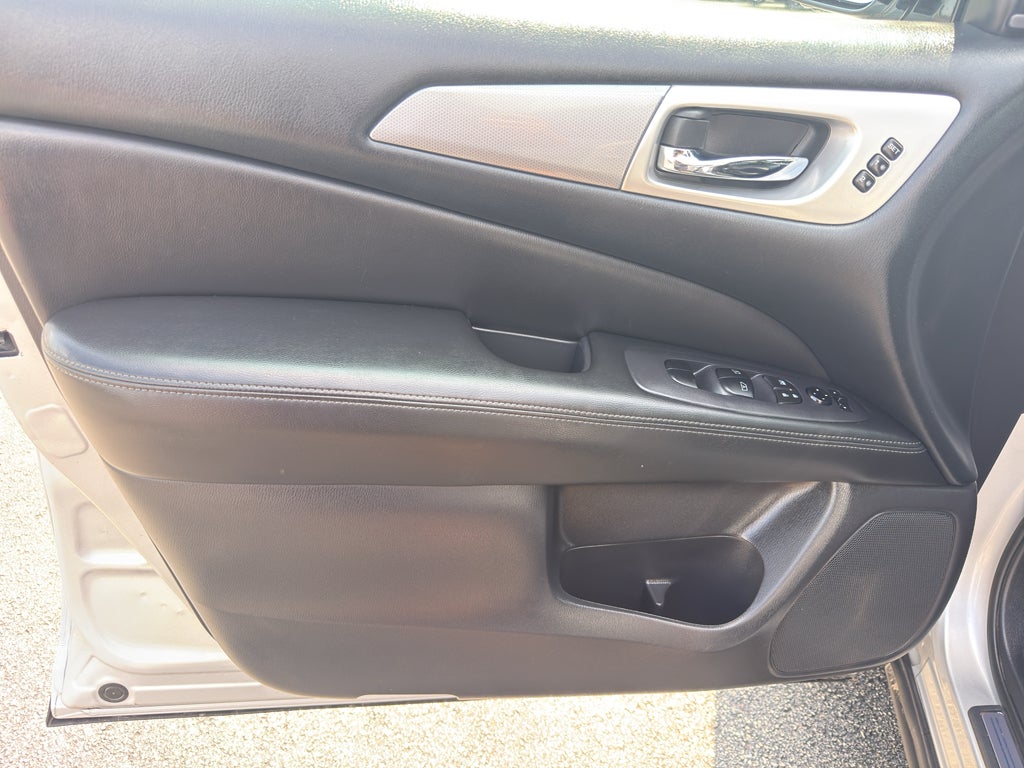 2017 Nissan Pathfinder SL