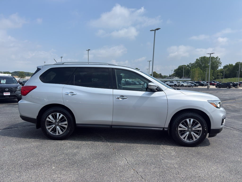 2017 Nissan Pathfinder SL