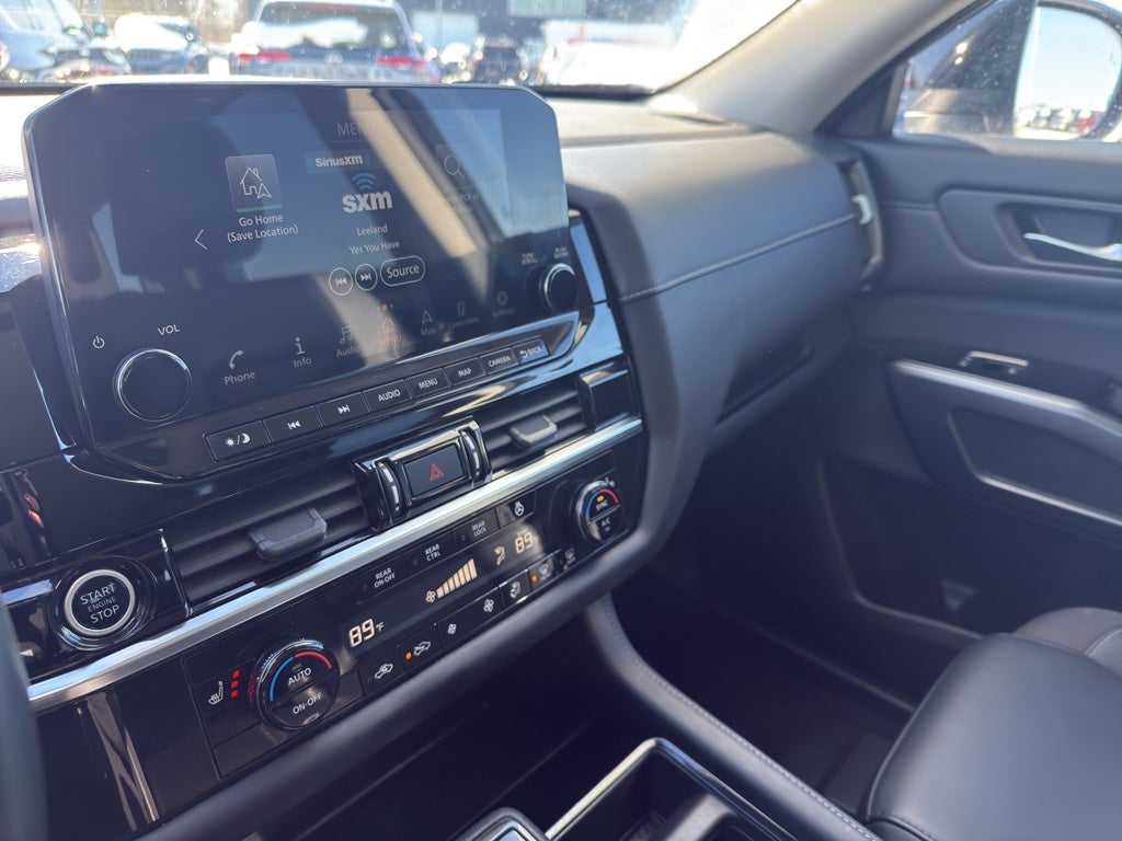 2023 Nissan Pathfinder SL