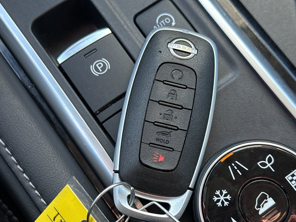 2023 Nissan Pathfinder SL