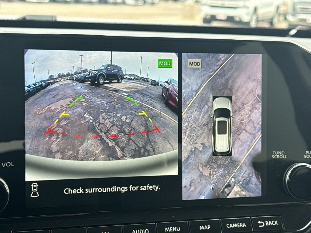 2024 Nissan Pathfinder SL