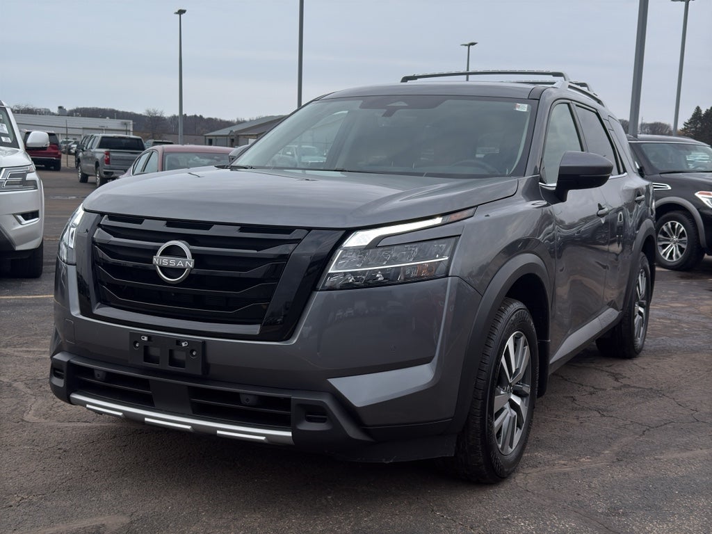 2024 Nissan Pathfinder SL