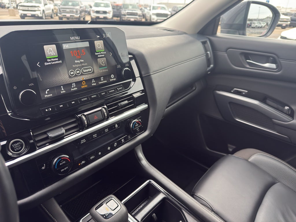 2024 Nissan Pathfinder SL