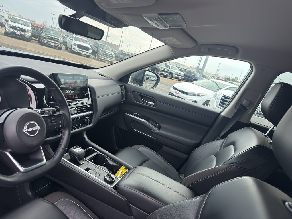 2024 Nissan Pathfinder SL